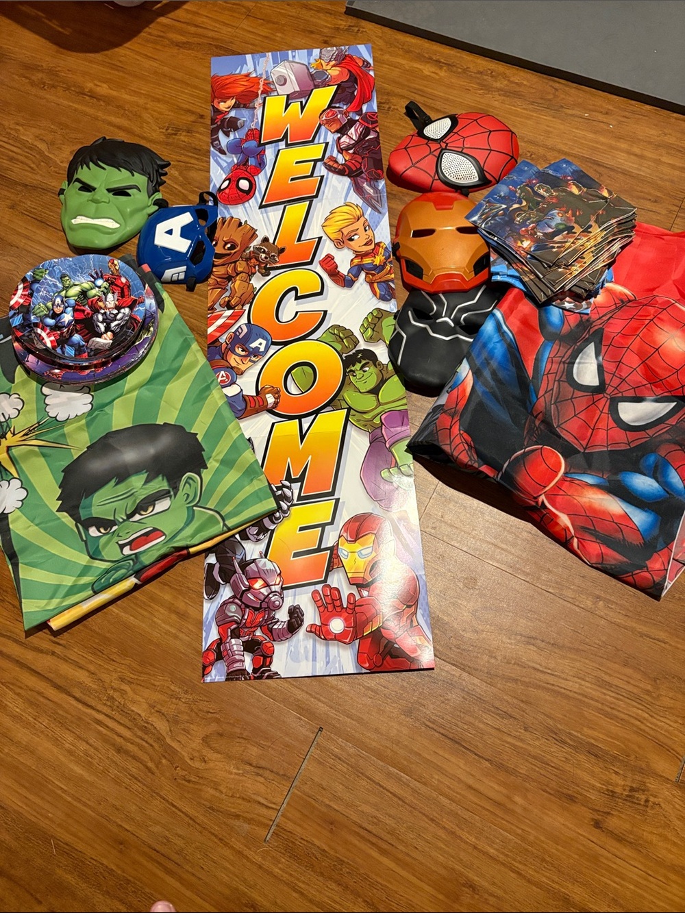 Marvel Kids Superhero Party Set - Red, Green, Blue